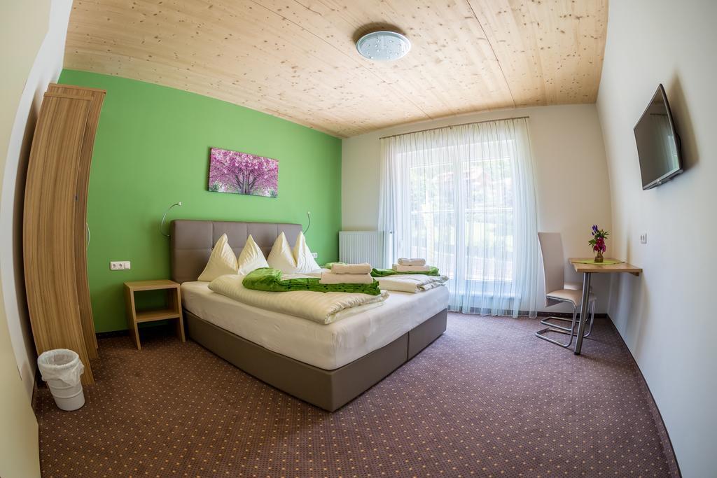 Gaestehaus Krappinger/Pizzeria Mamma Mia Ossiach Værelse billede