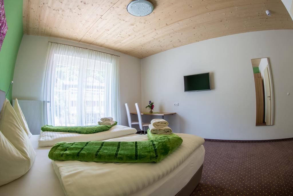 Gaestehaus Krappinger/Pizzeria Mamma Mia Ossiach Værelse billede